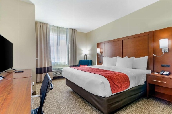 Comfort Inn & Suites Salina North image 10