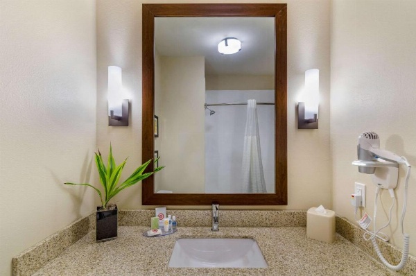 Comfort Inn & Suites Salina North image 18