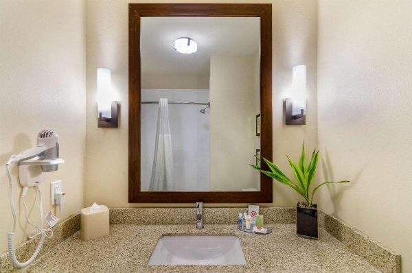 Comfort Inn & Suites Salina North image 23