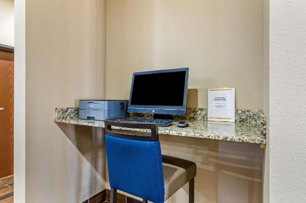 Comfort Inn & Suites Salina North image 26